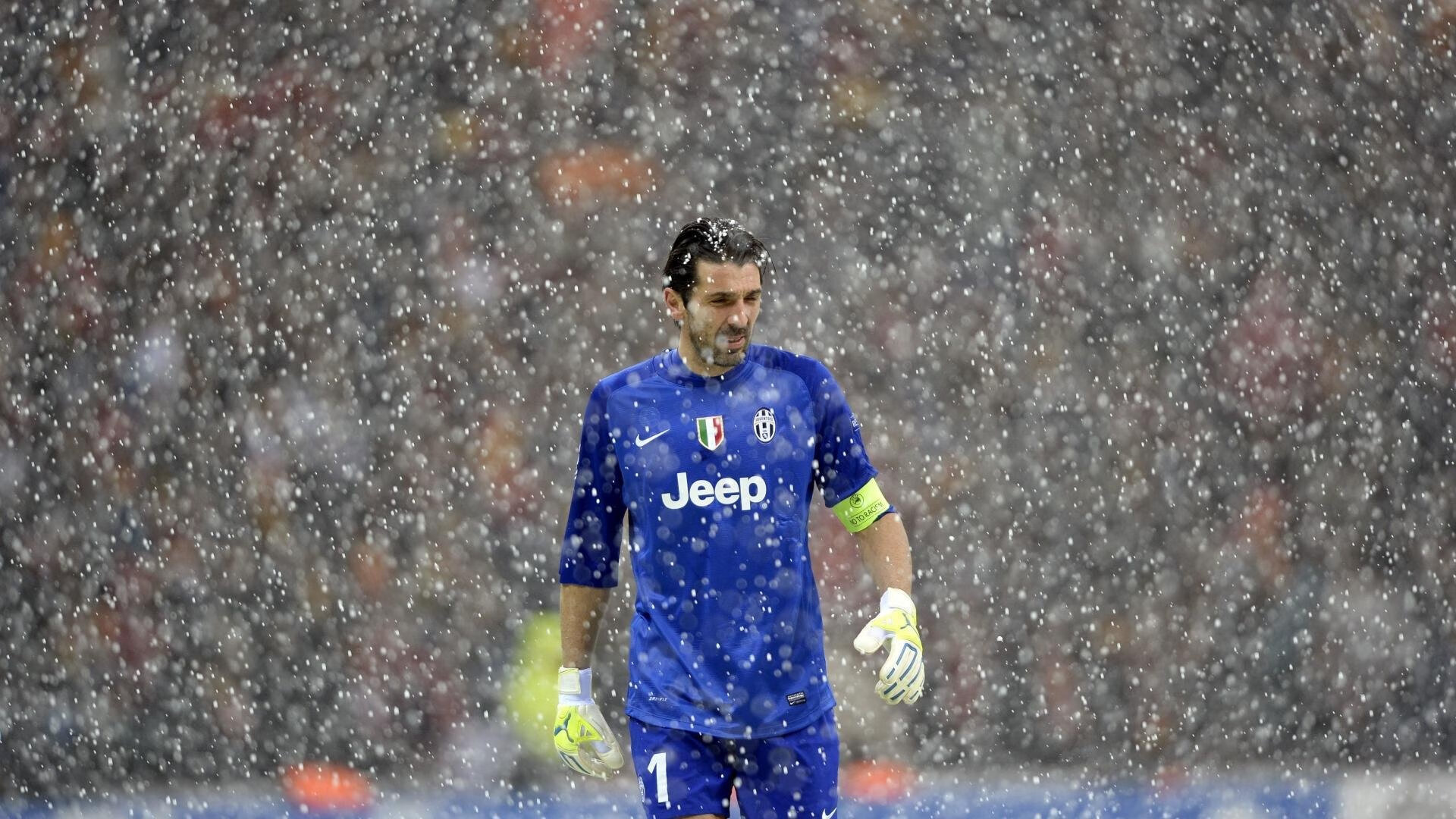 开拓者篮网对决，两队实力碰撞点燃球场热度，蓝网对开拓者两队的首发