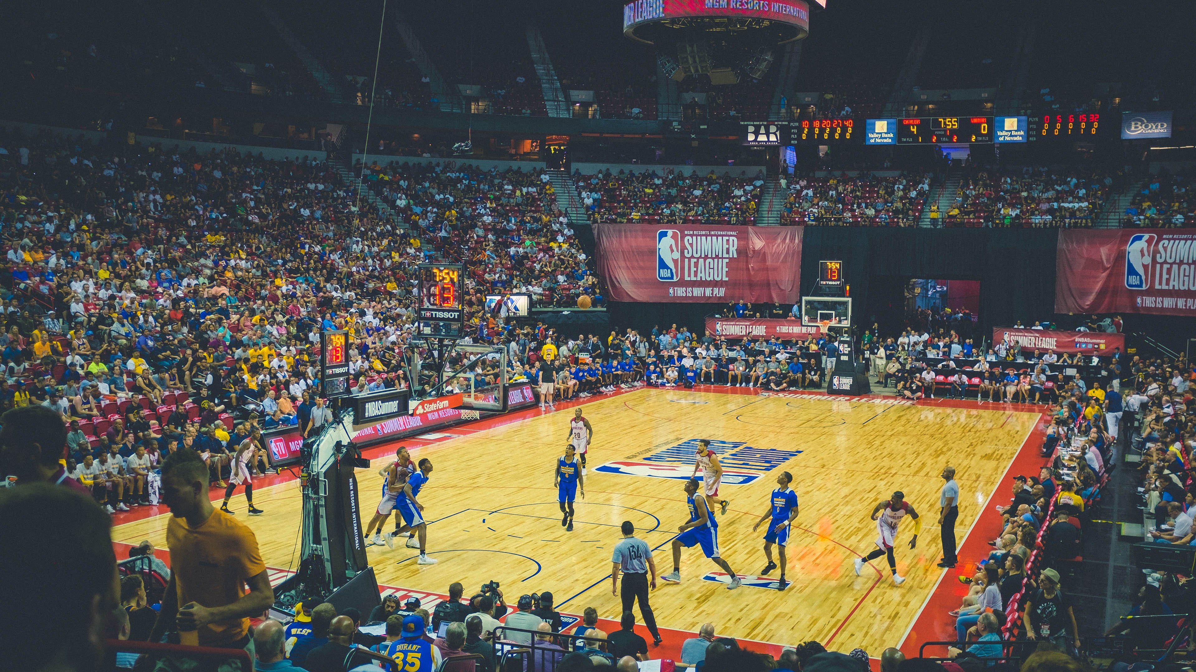 维达德卡萨布兰卡主场迎战阿尔阿赫利，德比战备受关注，大伟卡萨布兰卡